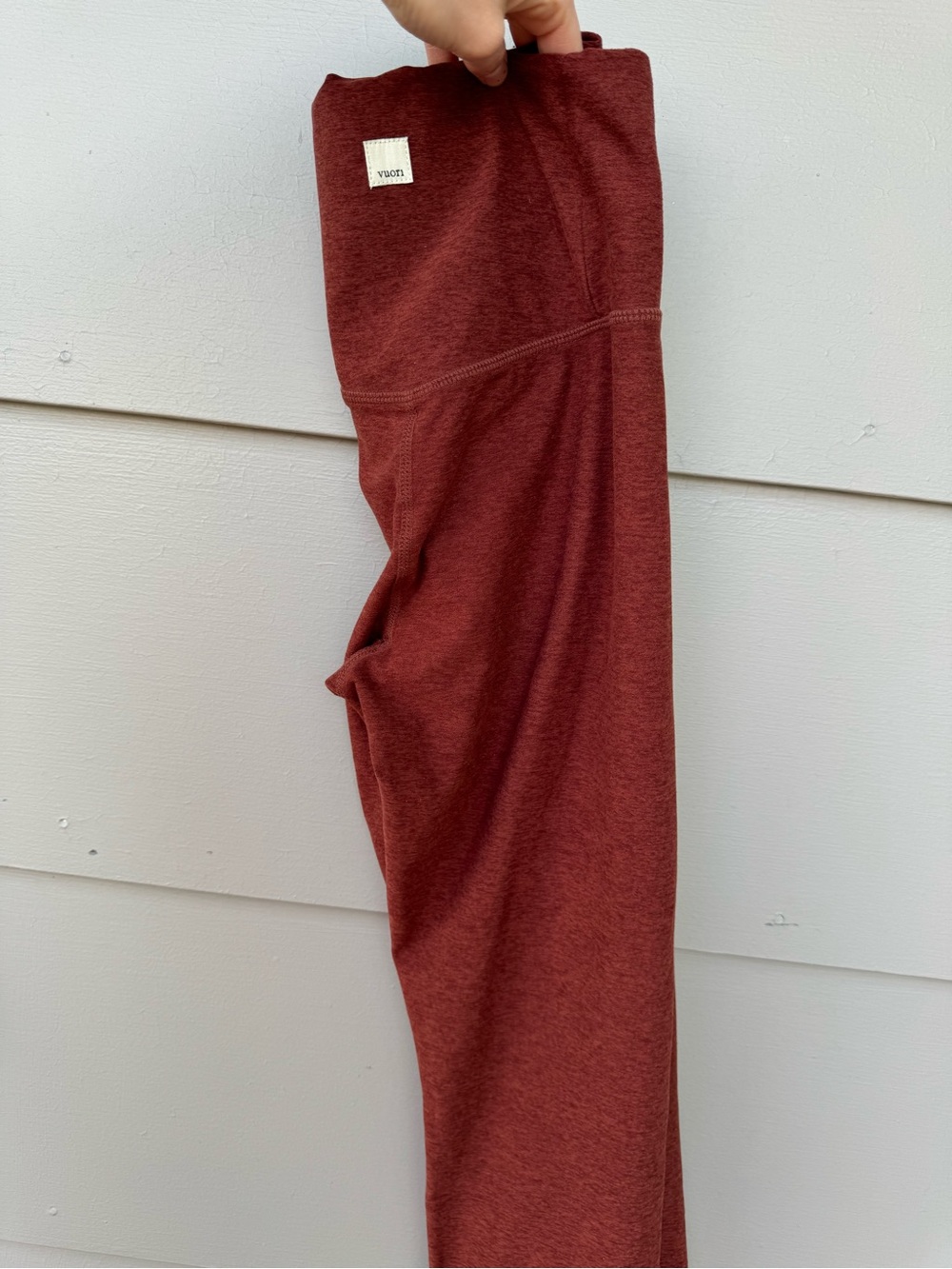 vuori women’s leggings fits like a medium/large